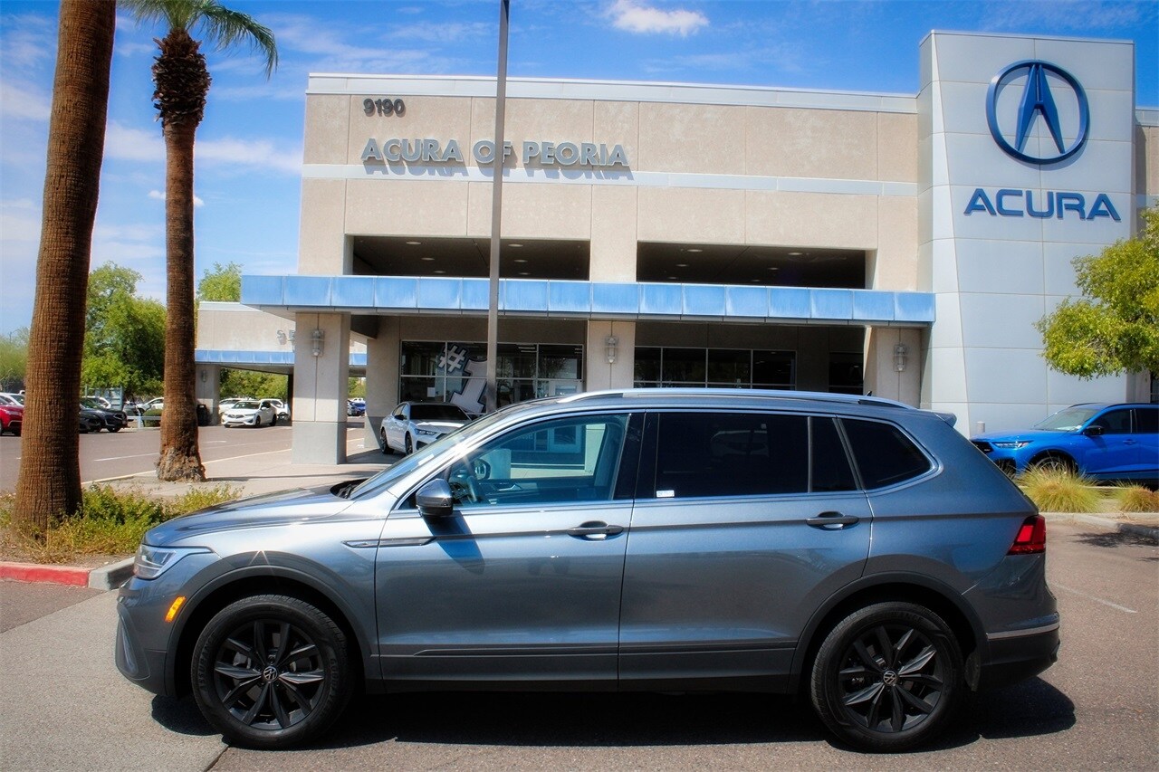2024 Volkswagen Tiguan SE Wolfsburg Edition photo 2
