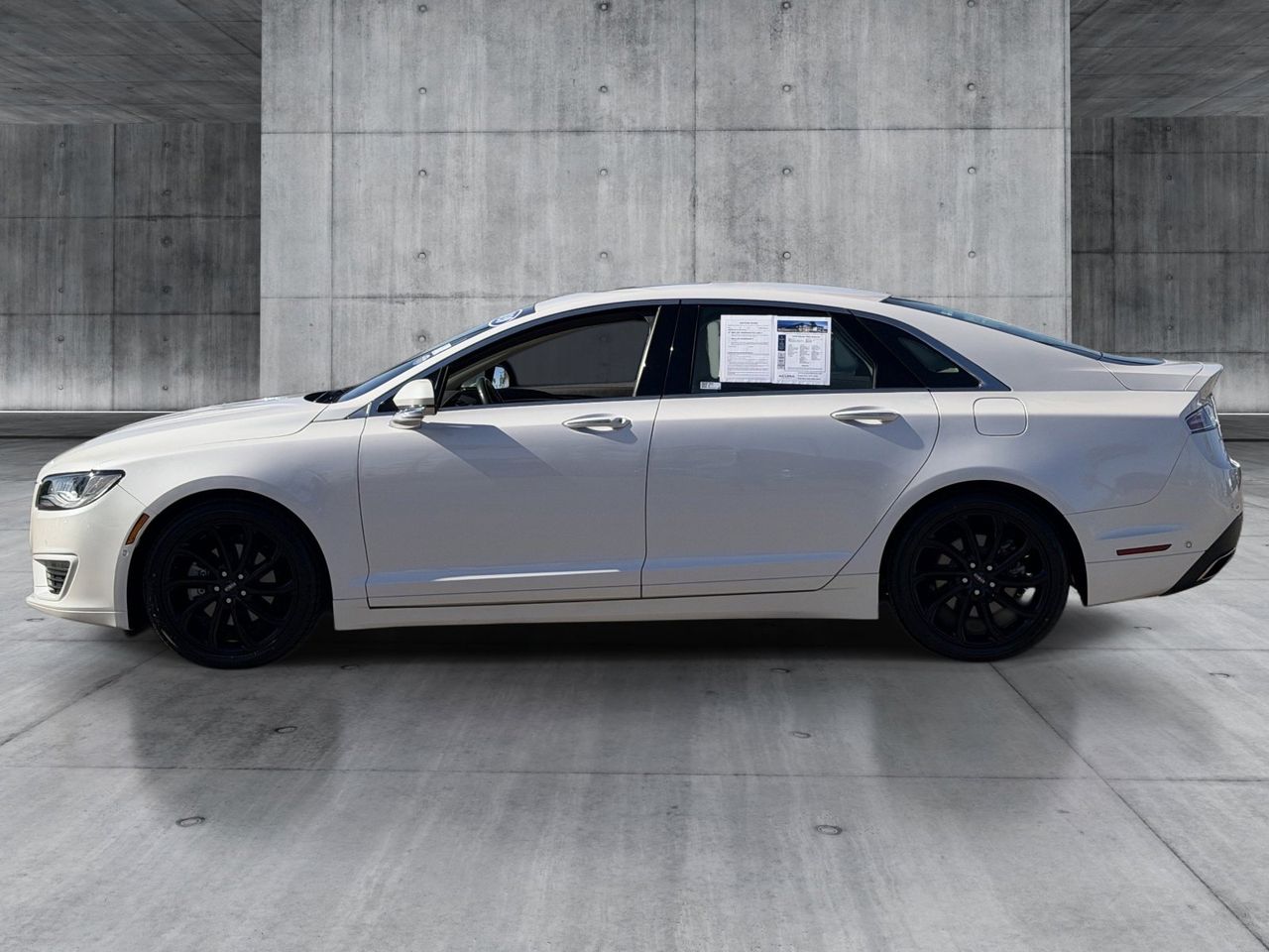 Used 2020 White Platinum Metallic Tri-Coat Lincoln Reserve image 2