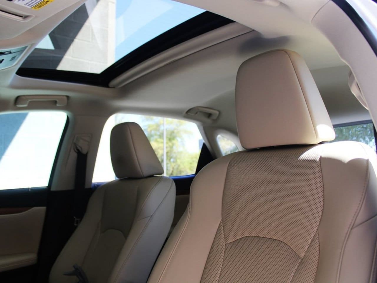 Used 2021 Eminent White Pearl Lexus 450h image 17