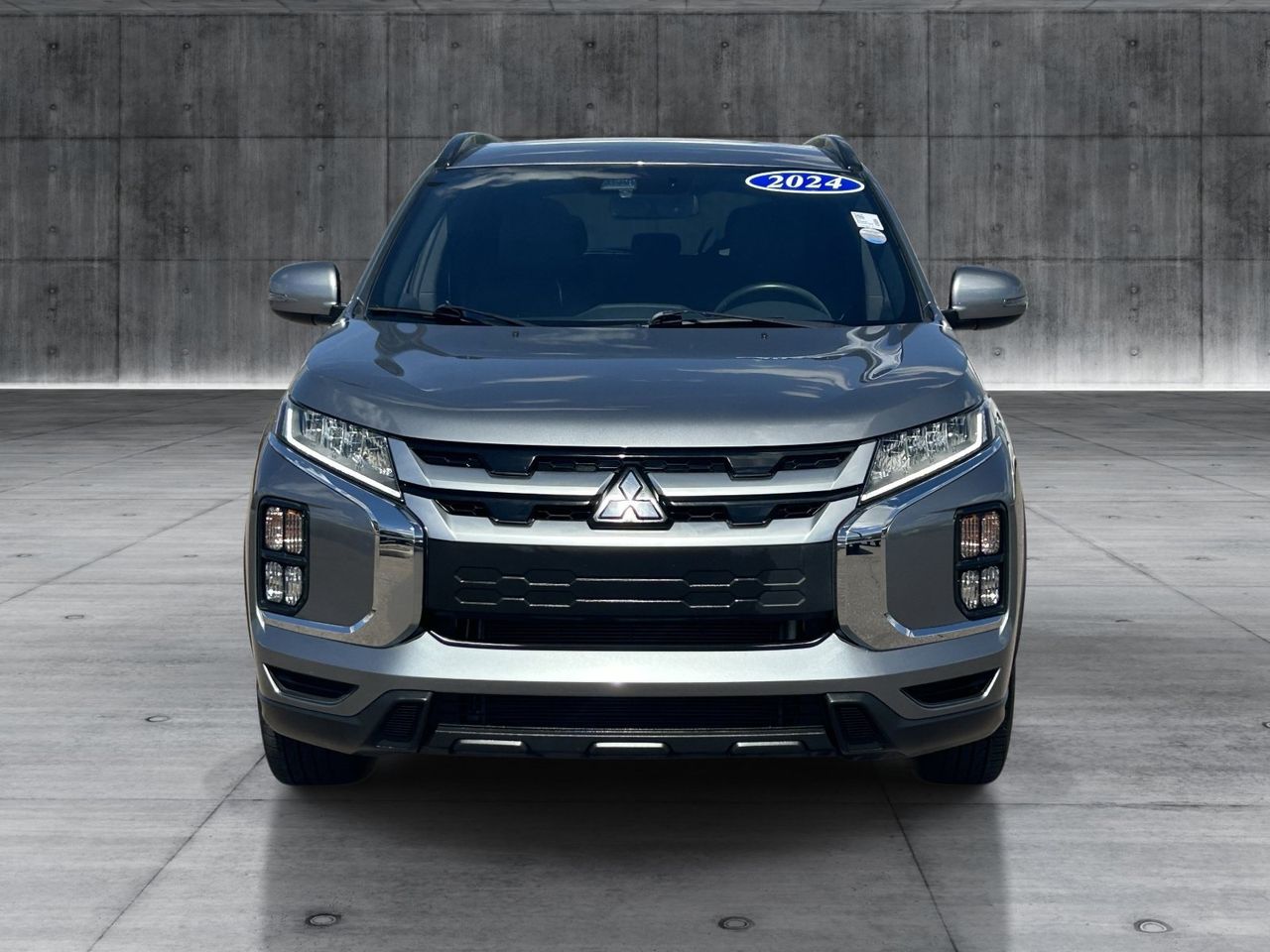 Used 2024 Mercury Gray Metallic Mitsubishi SEL image 8