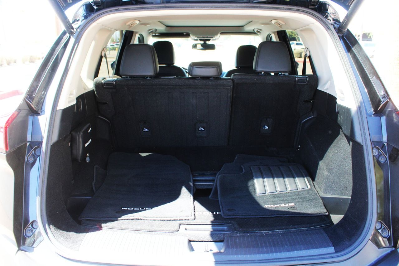 Used 2021 Super Black Nissan SL image 13