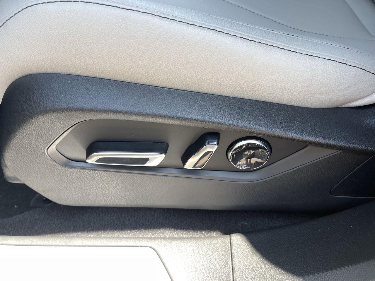 New 2026 Platinum White Pearl Acura SH-AWD image 24