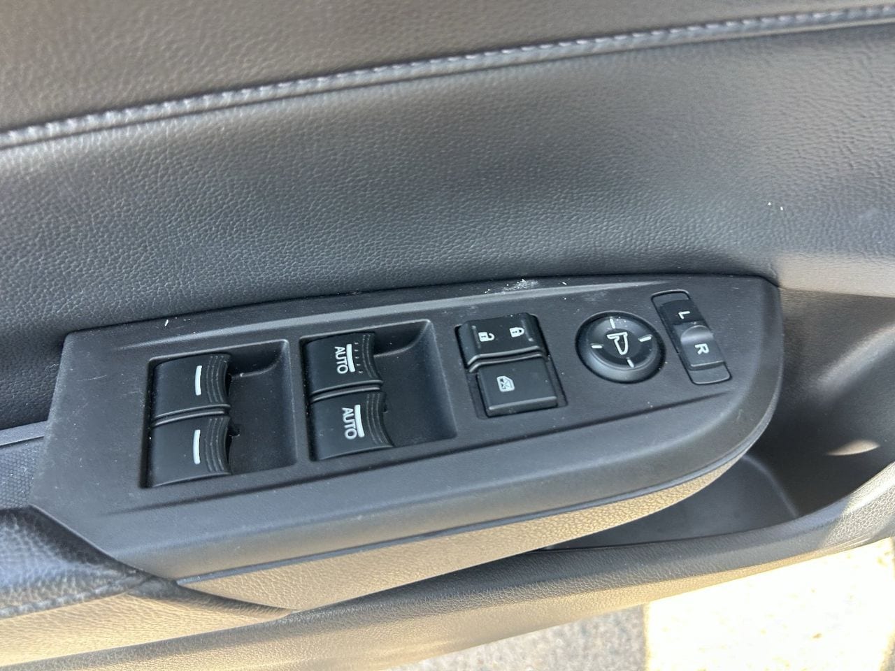 Used 2016 Slate Silver Metallic Acura 2.4L image 31
