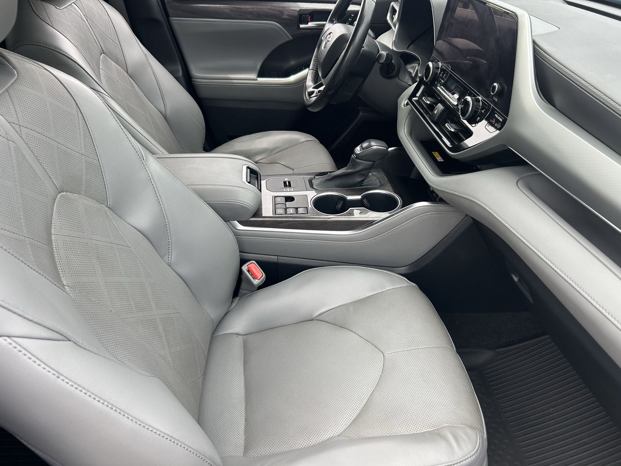Used 2023 Magnetic Gray Metallic Toyota Platinum image 12