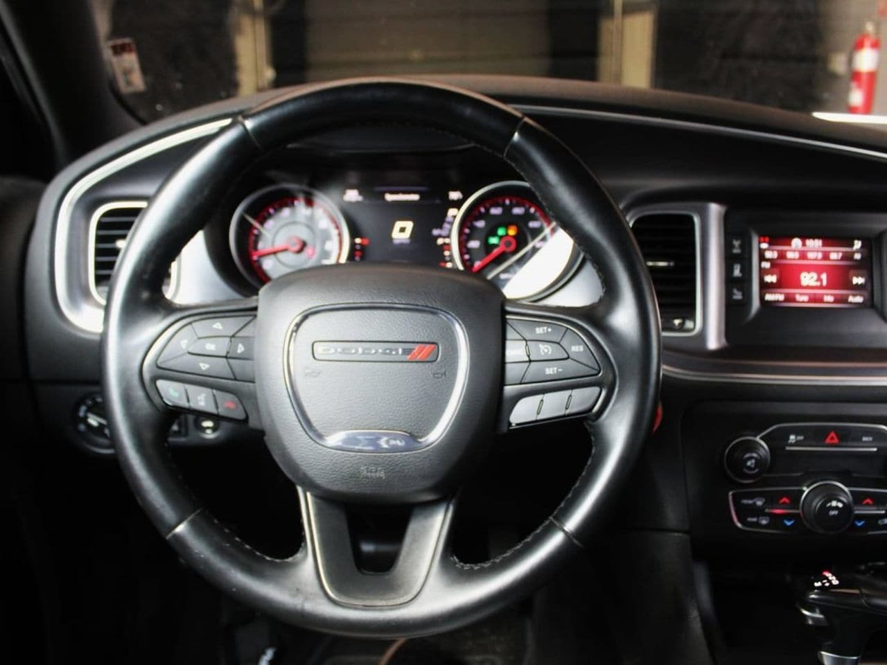 Used 2016 Bright White Clearcoat Dodge SE image 27