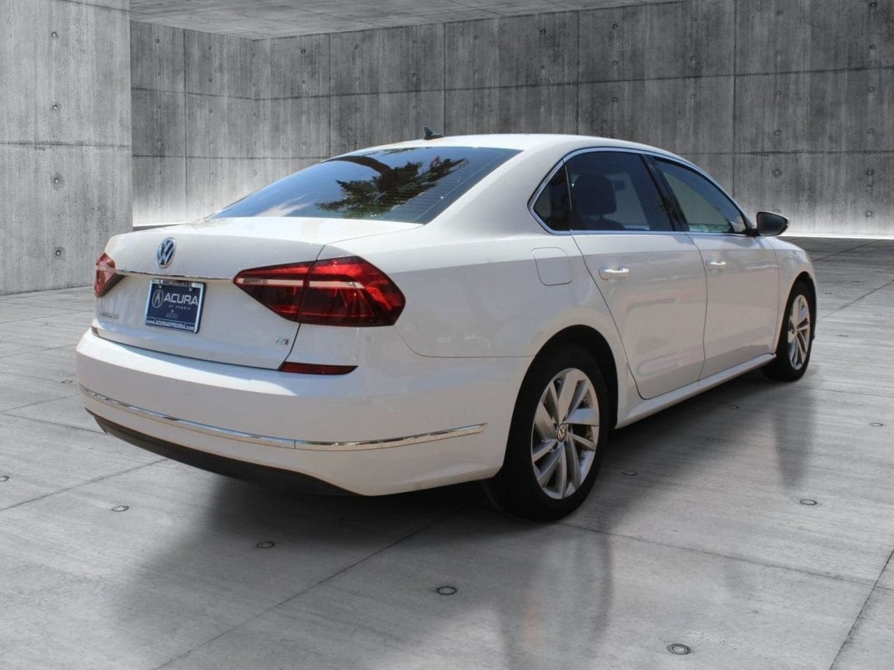 Used 2018 Pure White Volkswagen 2.0T SE image 6