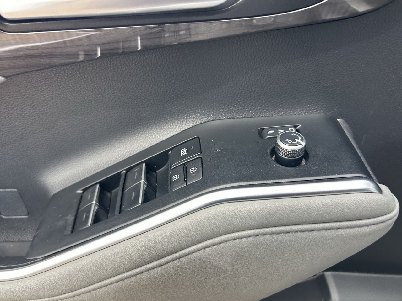 Used 2023 Magnetic Gray Metallic Toyota Platinum image 35