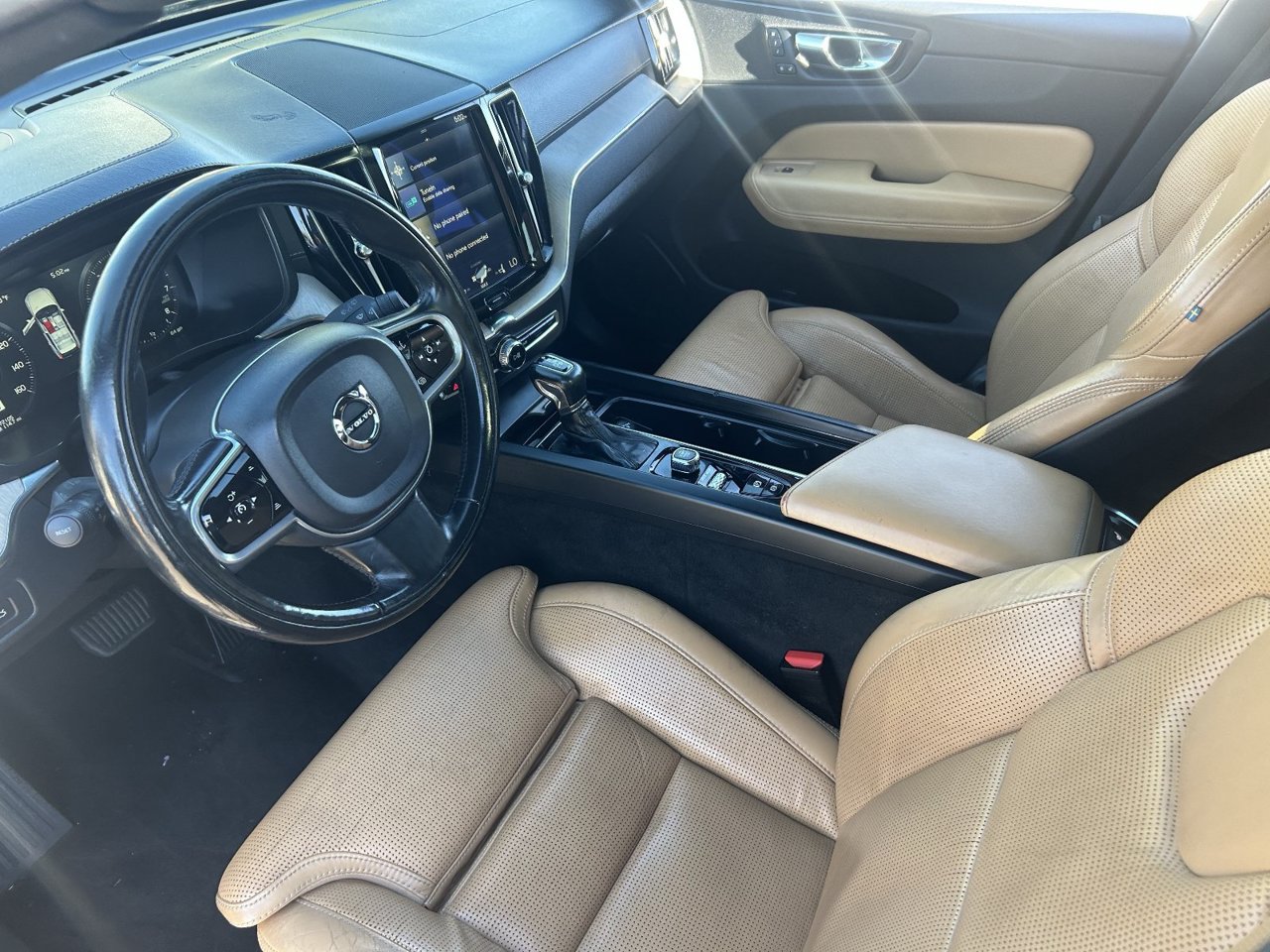 Used 2018 Pine Gray Metallic Volvo T6 Inscription image 29
