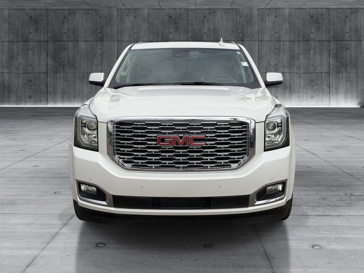 Used 2019 White Frost Tricoat GMC Denali image 8