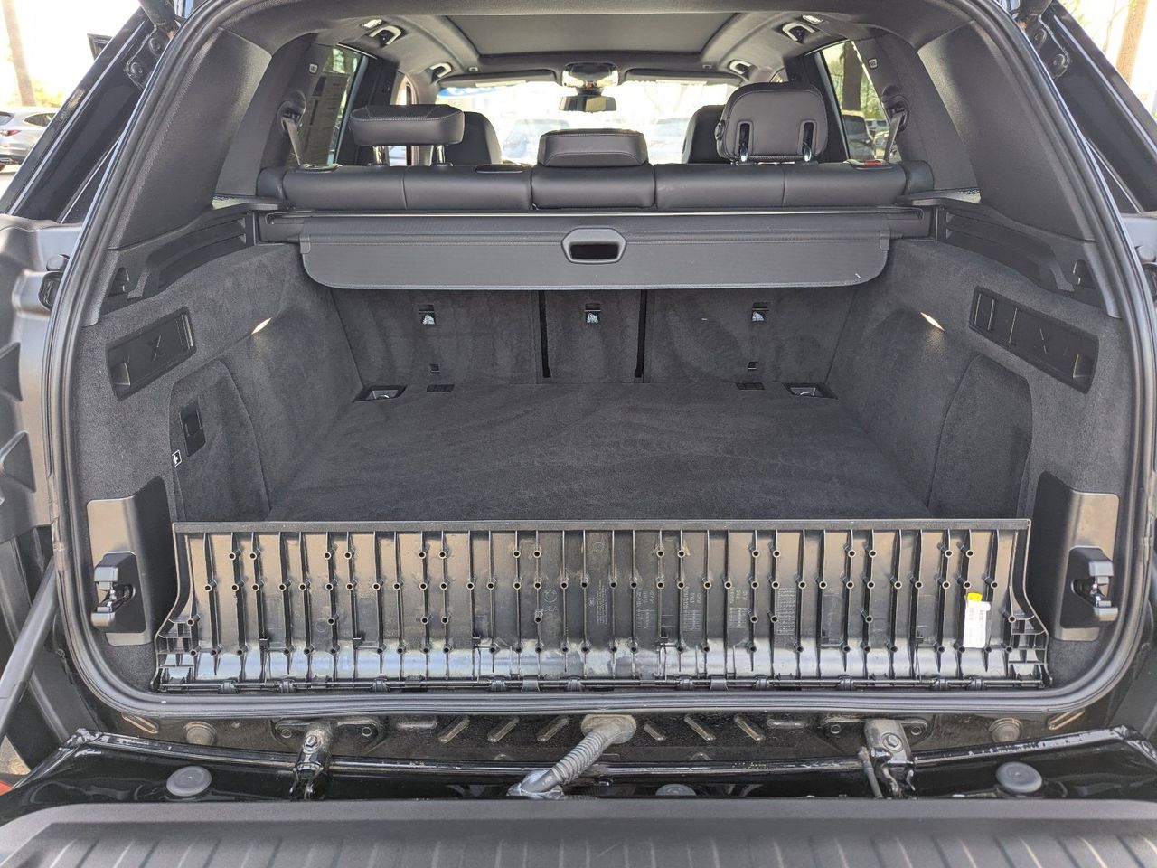 Used 2023 Black Sapphire Metallic BMW sDrive40i image 9