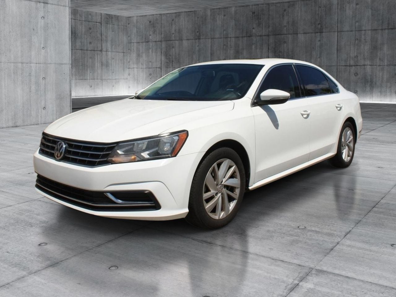 Used 2018 Pure White Volkswagen 2.0T SE image 12