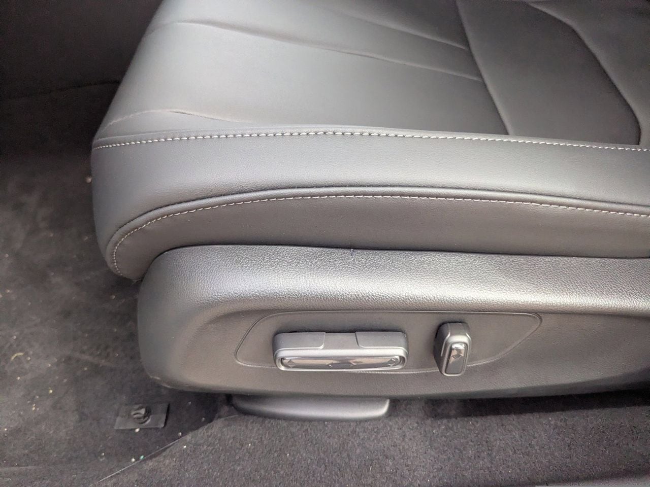 New 2026 Solar Silver Metallic Acura Base image 31