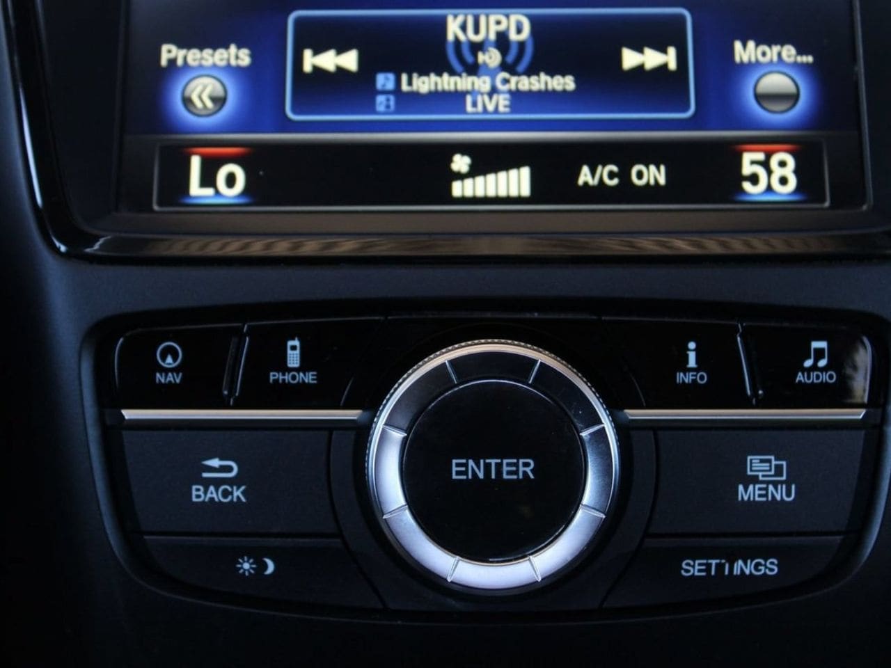 Used 2018 Crystal Black Pearl Acura Technology Package image 27