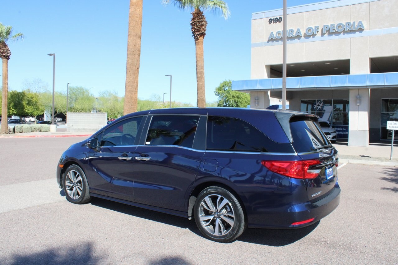 2023 Honda Odyssey Touring photo 3