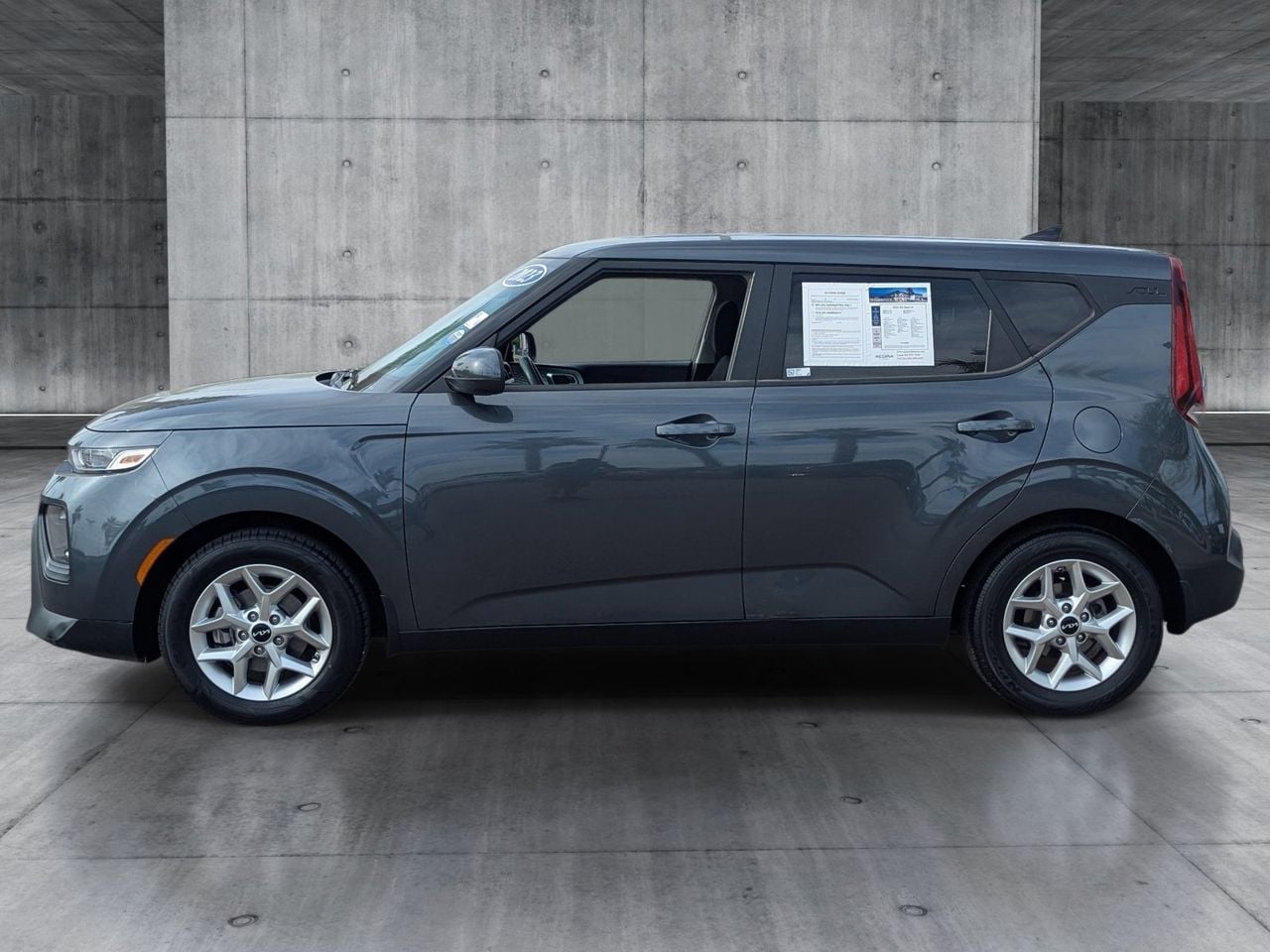 Used 2022 Gravity Gray Kia LX image 2