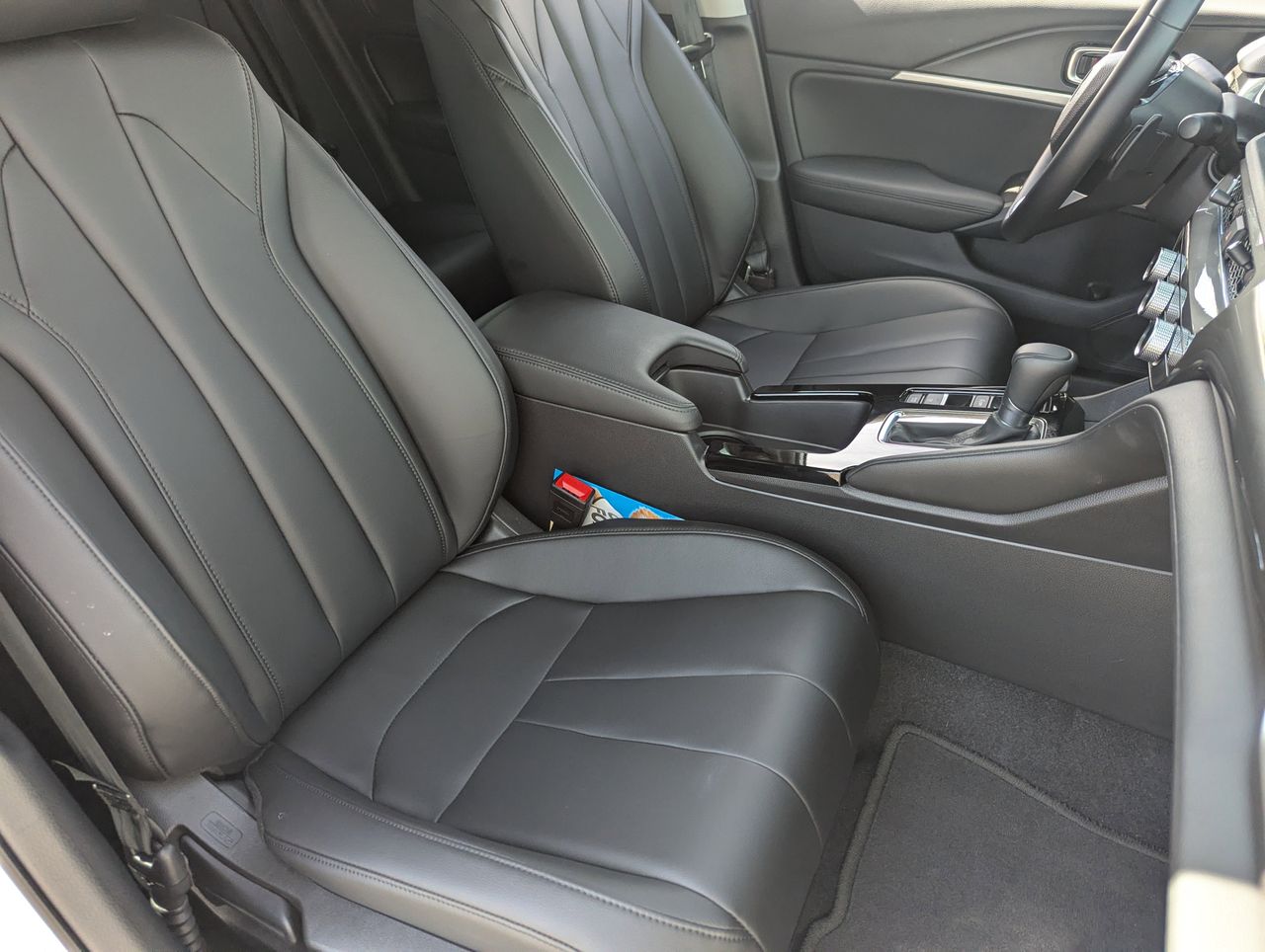 Certified Used 2025 Platinum White Pearl Acura Premium image 12