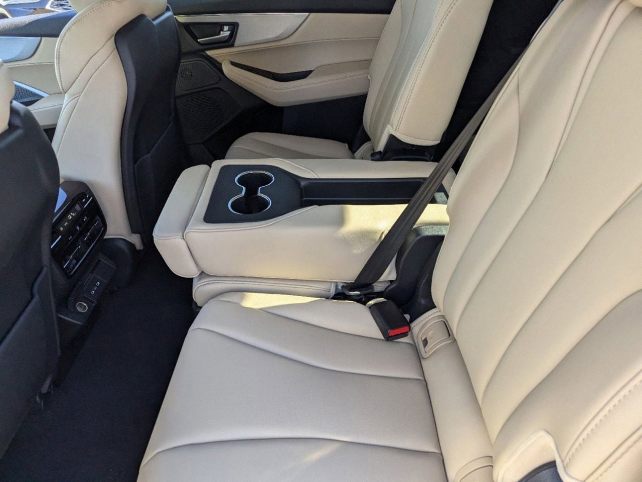 New 2026 Platinum White Pearl Acura SH-AWD image 25