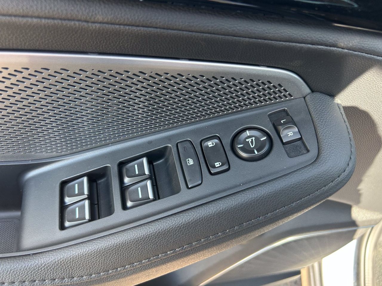 New 2026 Solar Silver Metallic Acura SH-AWD image 30
