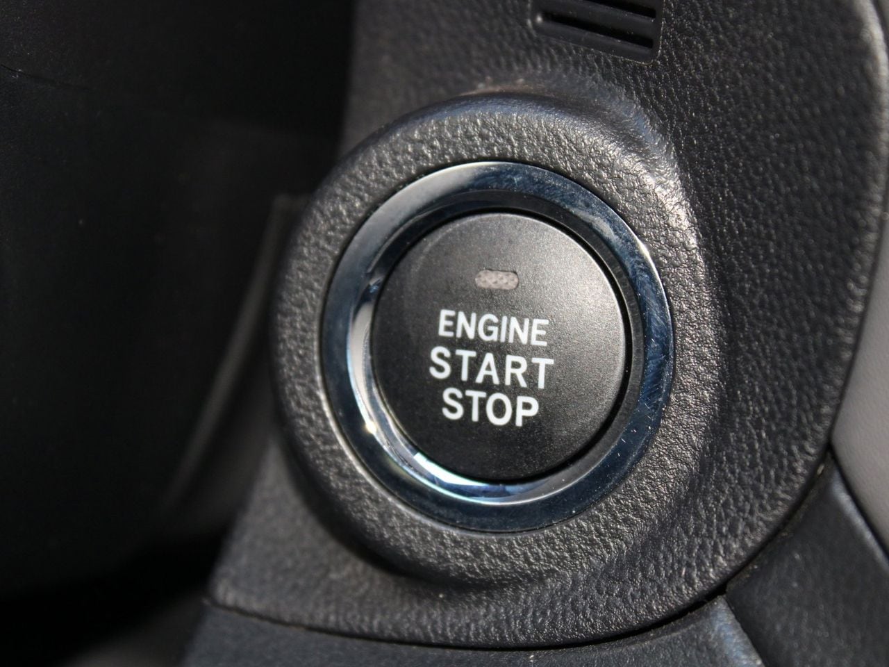 Used 2025 Cosmic Blue Pearl Subaru Onyx Edition image 28