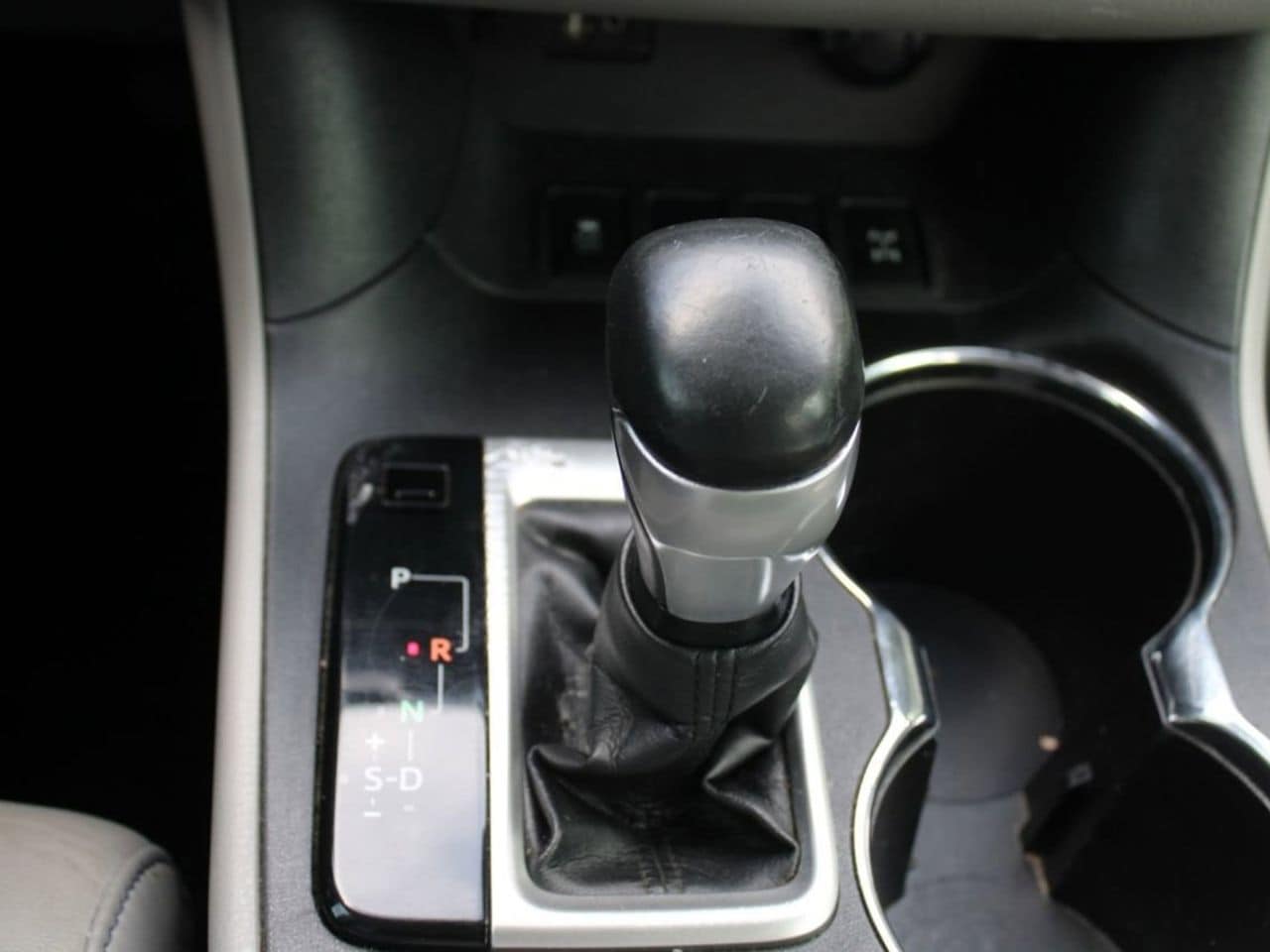 Used 2016 Predawn Gray Mica Toyota Limited image 26