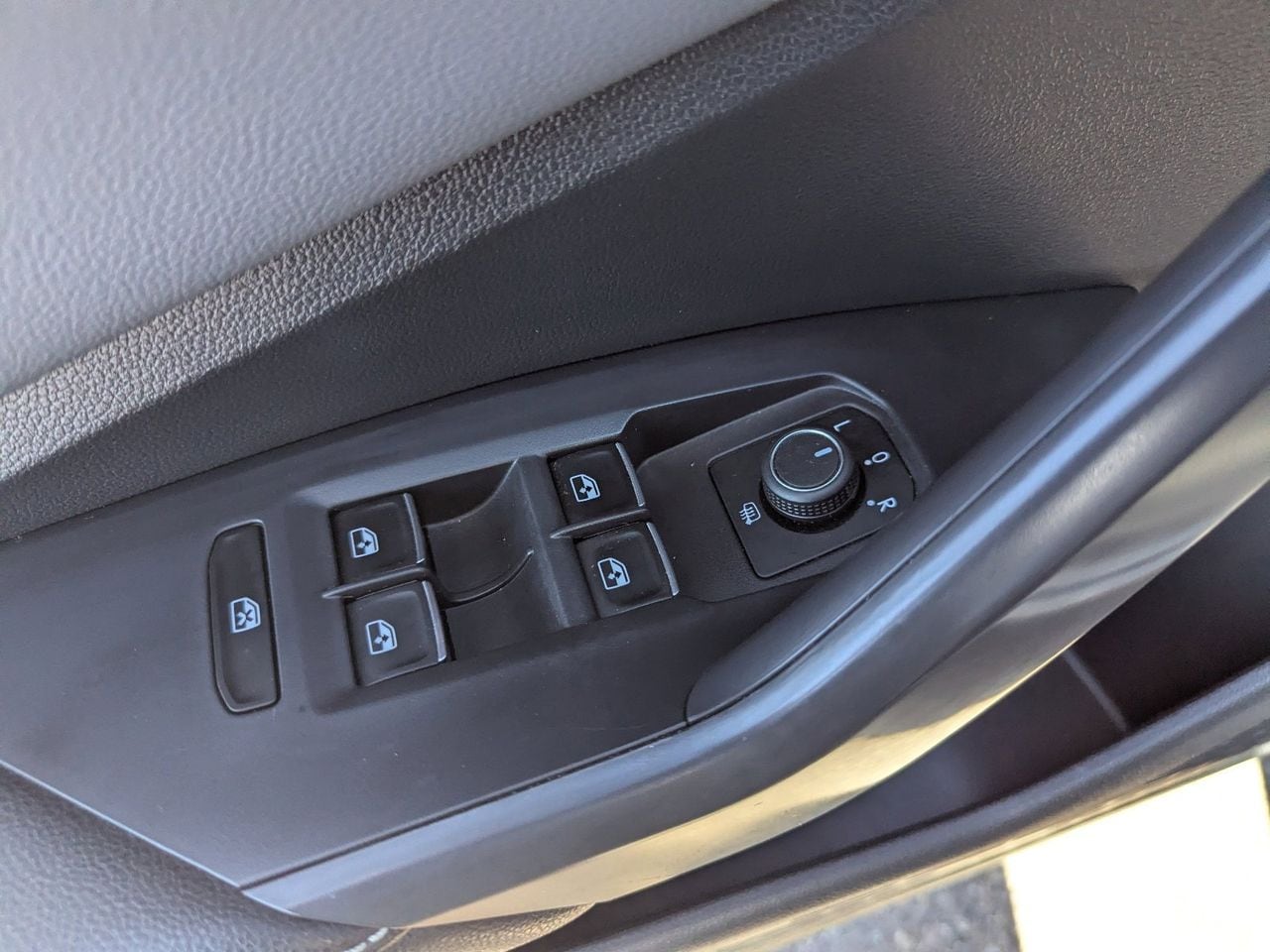 Used 2025 Deep Black Pearl Volkswagen 1.5T SEL image 29