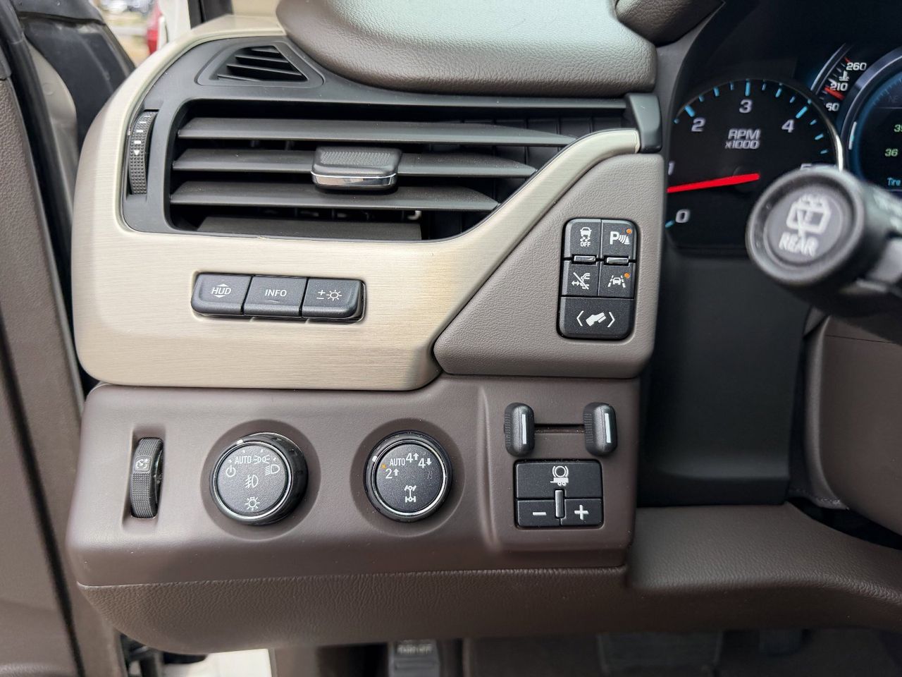 Used 2019 White Frost Tricoat GMC Denali image 33