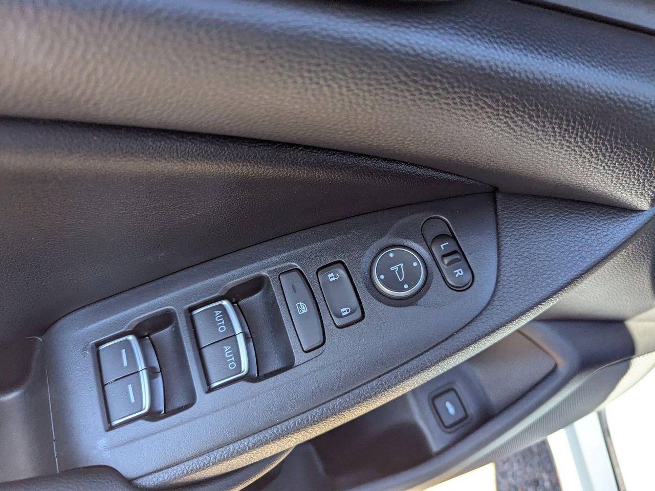 Used 2022 Sonic Gray Pearl Honda Sport image 28