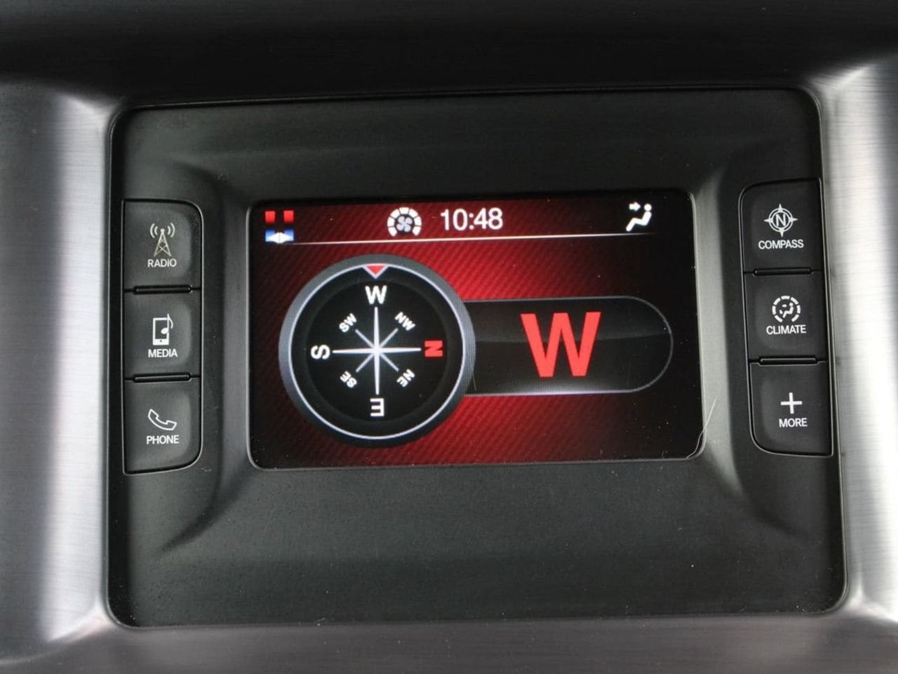 Used 2016 Bright White Clearcoat Dodge SE image 17