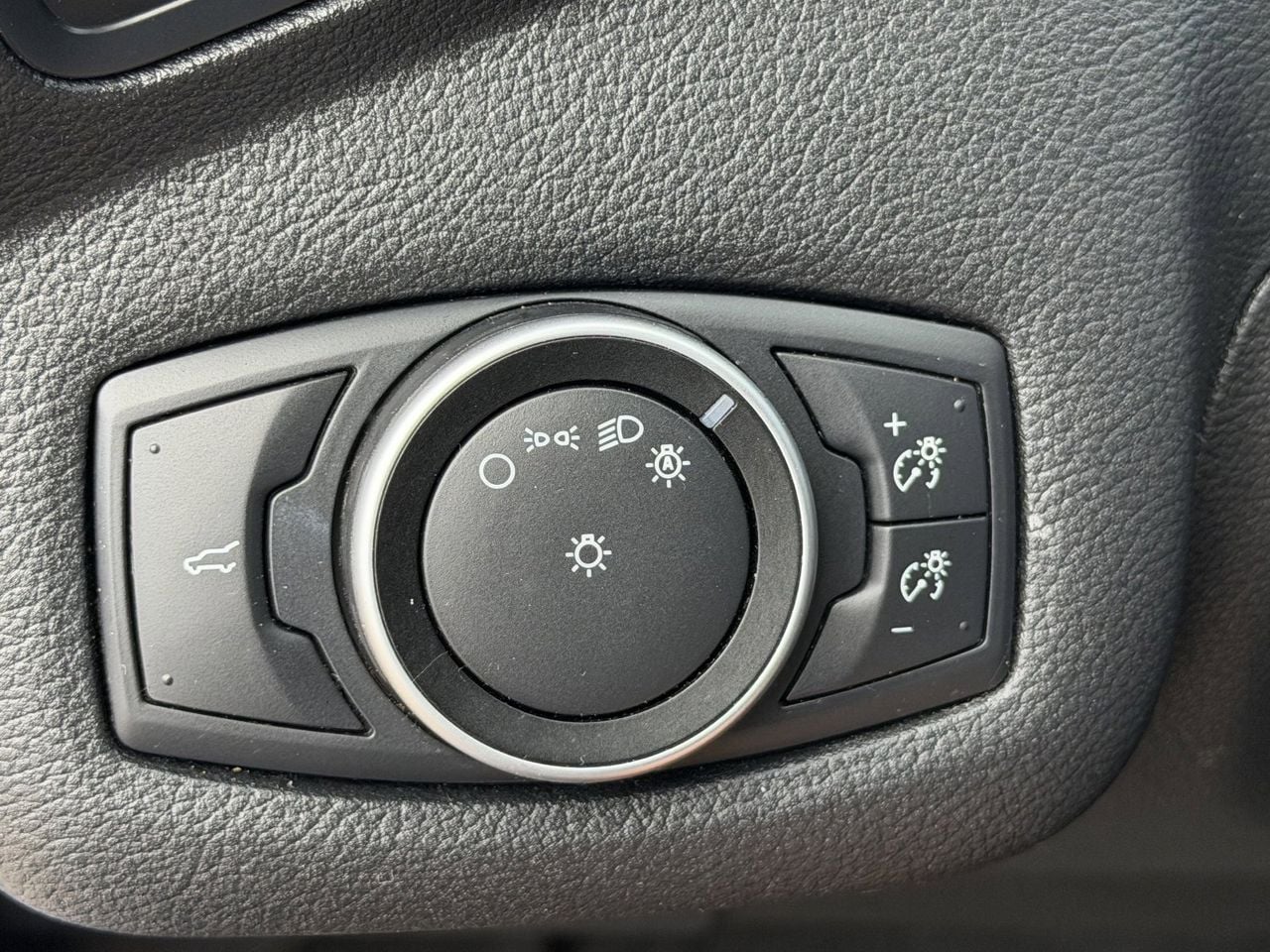 Used 2018 Lightning Blue Ford S image 32