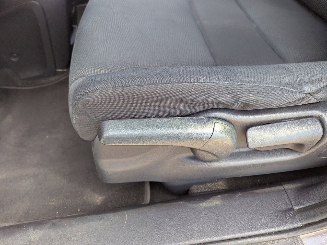 Used 2011 Urban Titanium Metallic Honda LX image 27