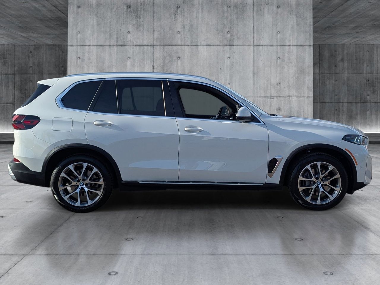 Used 2026 Alpine White BMW xDrive40i image 6