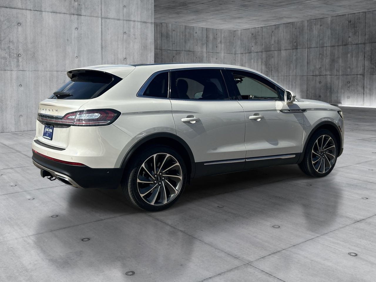 Used 2022 Ceramic Pearl Metallic Tinted Clearcoat Lincoln Reserve image 5