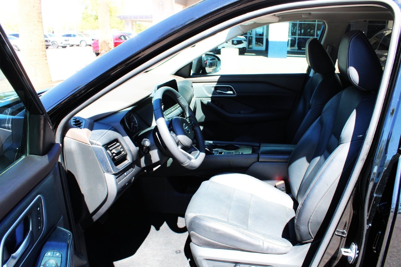 Used 2021 Super Black Nissan SL image 11