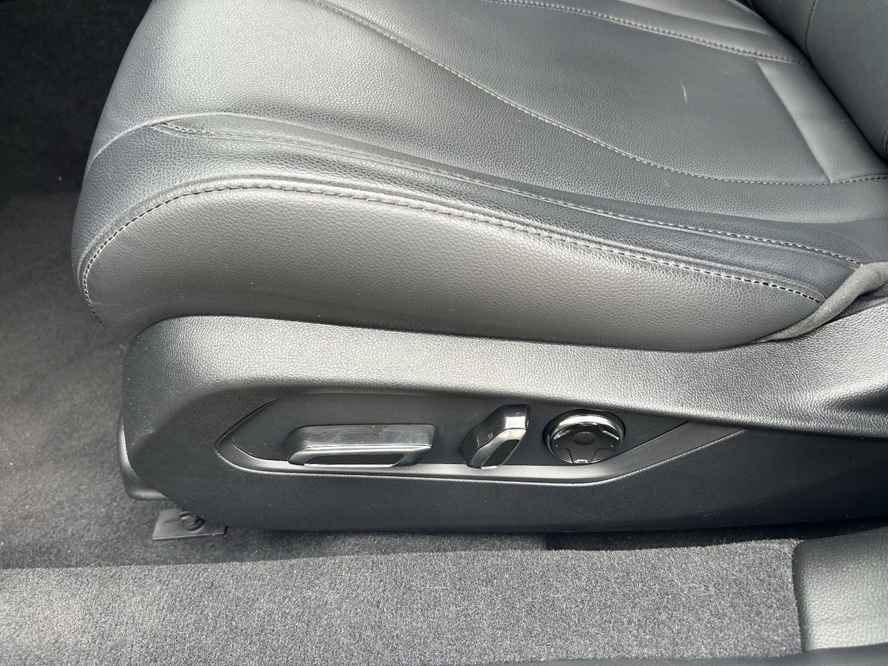 Certified Used 2023 Platinum White Pearl Acura Premium Base image 30