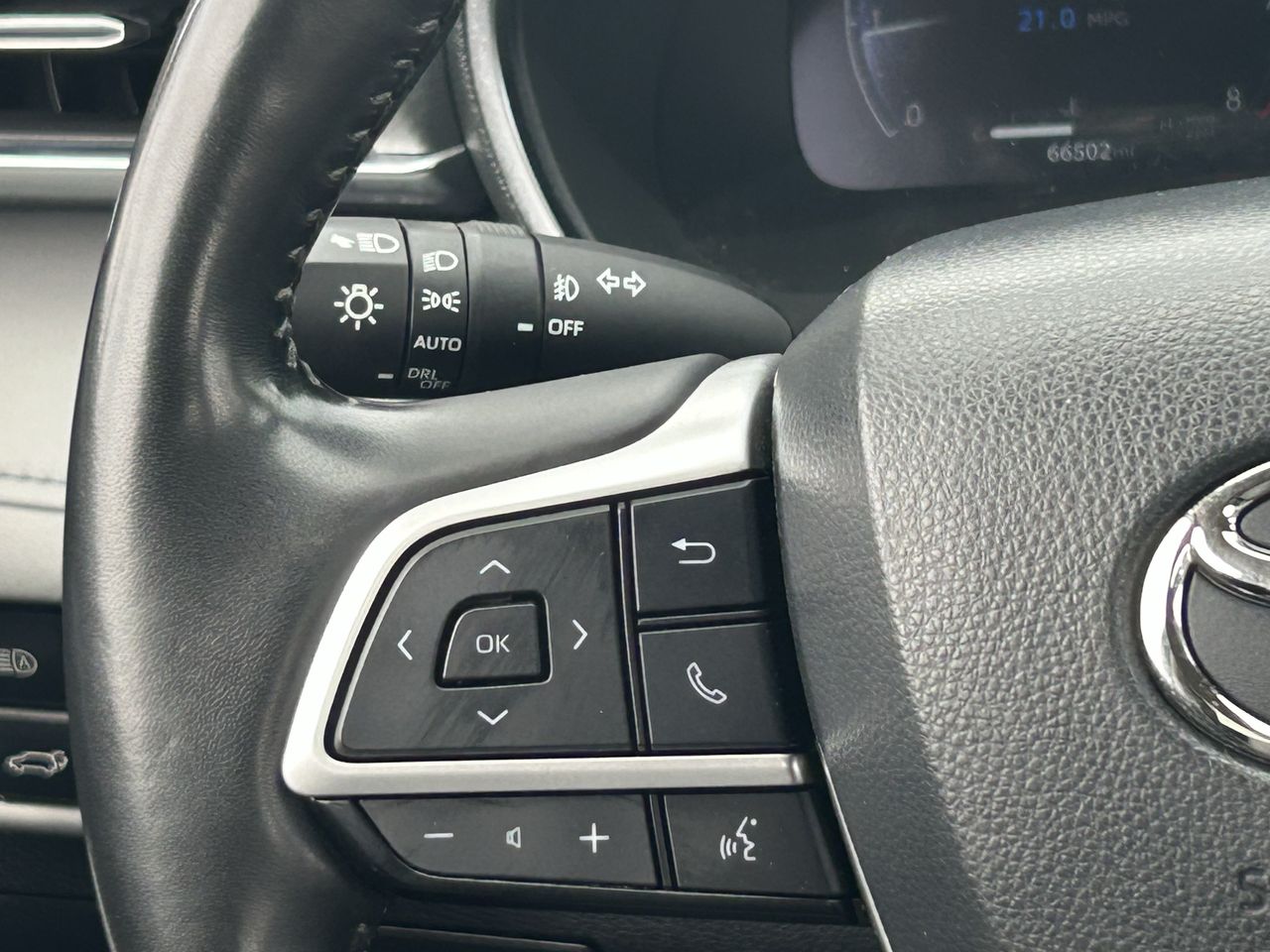 Used 2023 Magnetic Gray Metallic Toyota Platinum image 29
