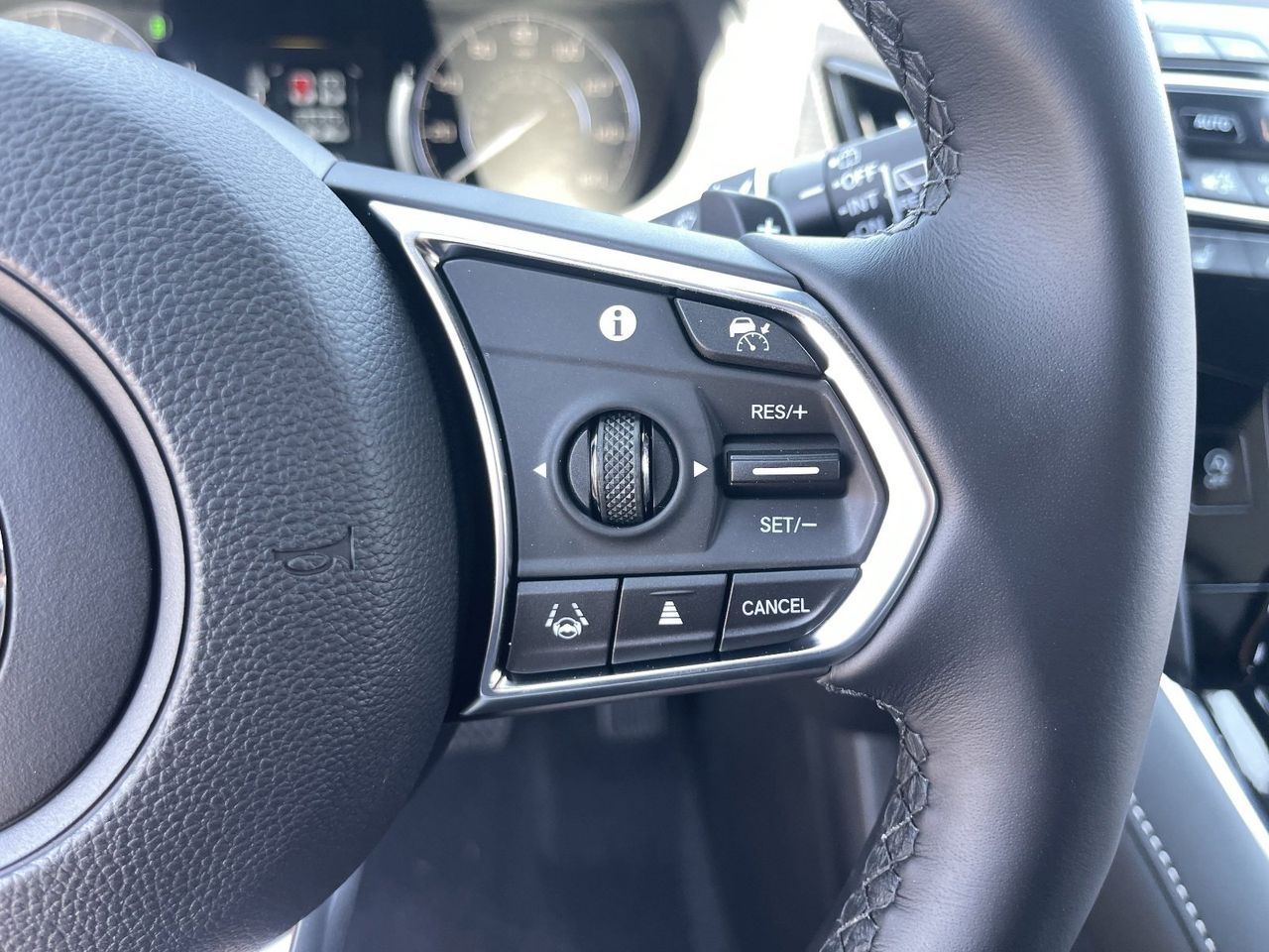 New 2026 Platinum White Pearl Acura SH-AWD image 33