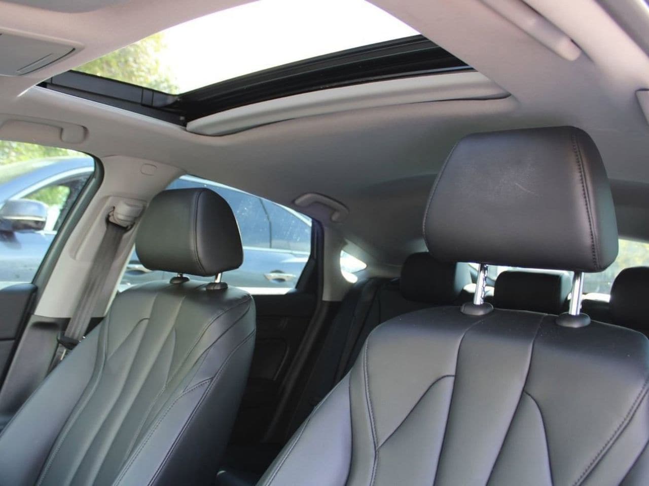 Used 2024 Liquid Carbon Metallic Acura Premium image 8