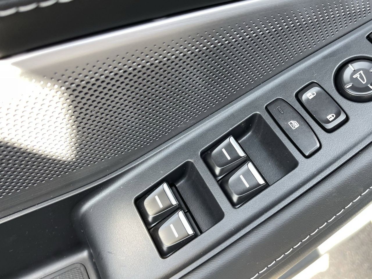 New 2026 Solar Silver Metallic Acura SH-AWD Advance Package image 25