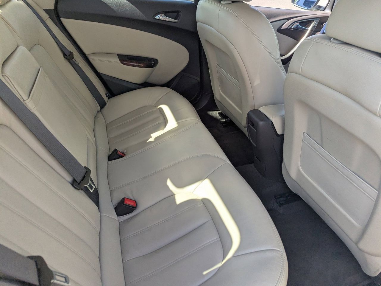 Used 2014 White Diamond Tricoat Buick Premium Group image 14