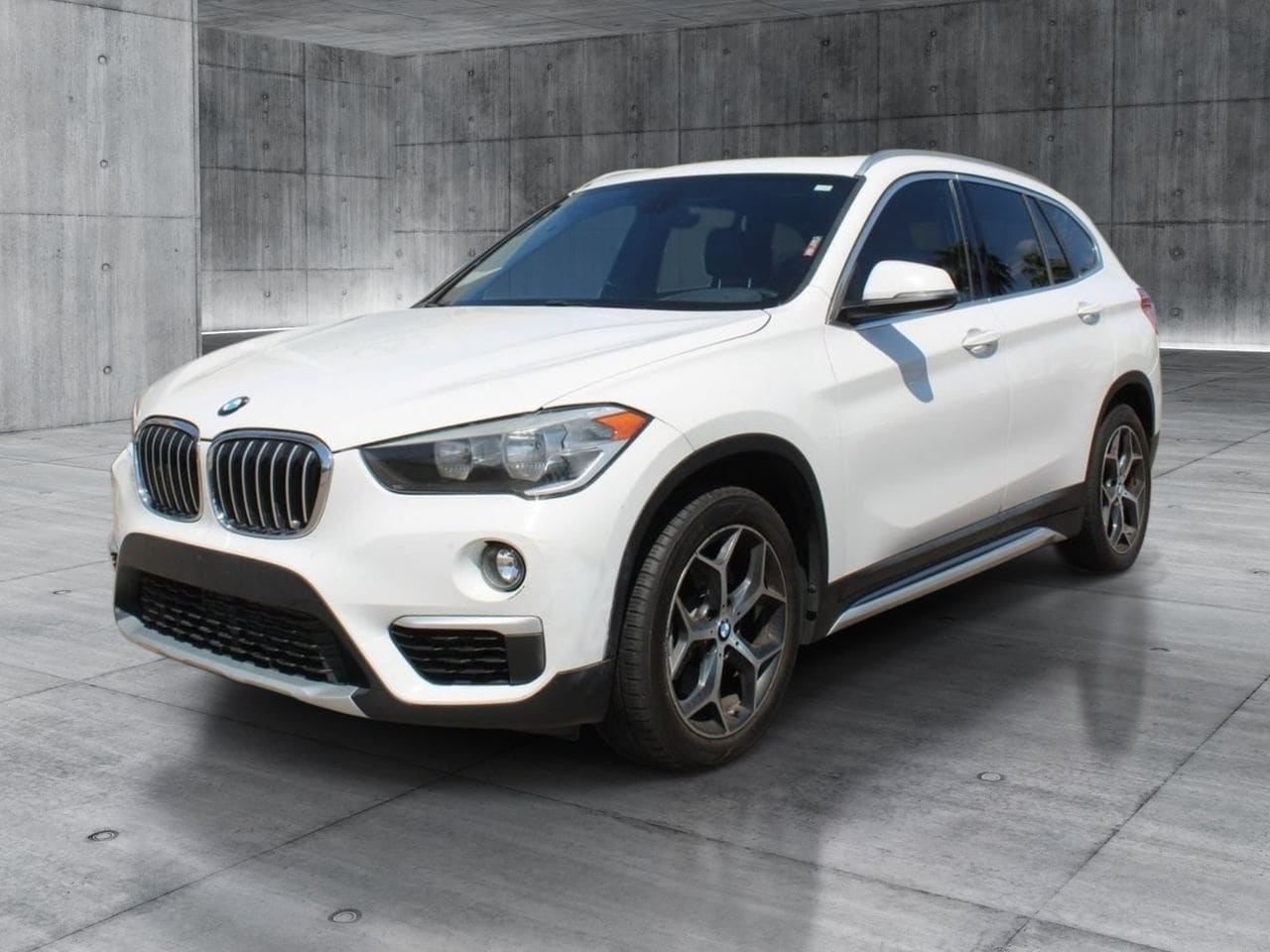 Used 2018 Alpine White BMW sDrive28i image 10