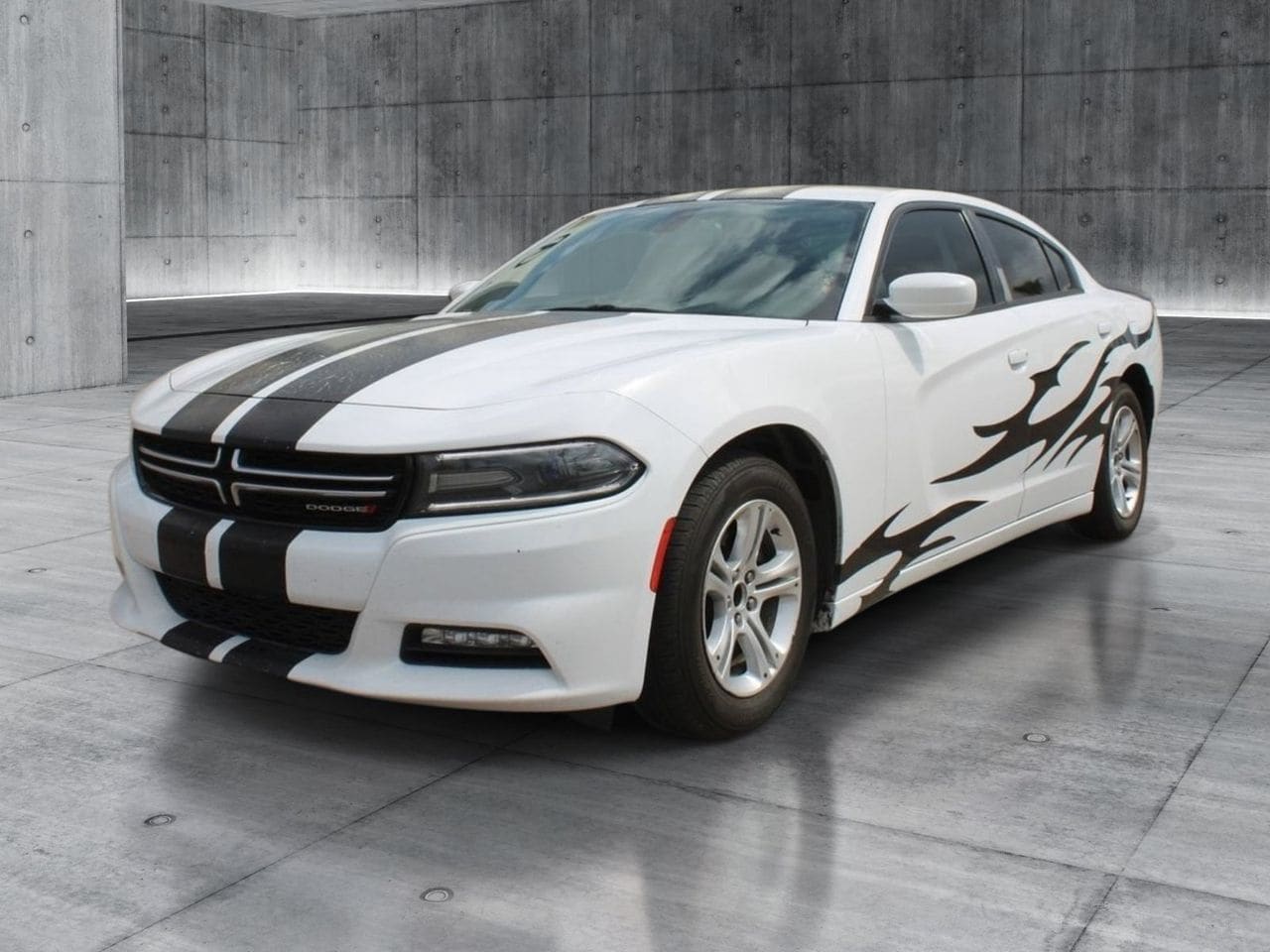 Used 2016 Bright White Clearcoat Dodge SE image 10