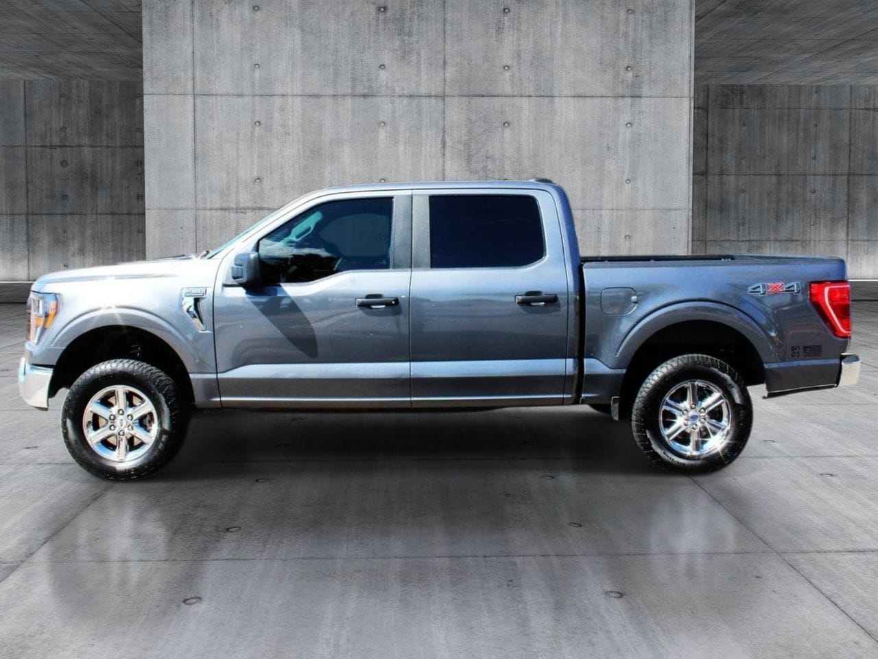 Used 2023 Carbonized Gray Metallic Ford XLT image 2