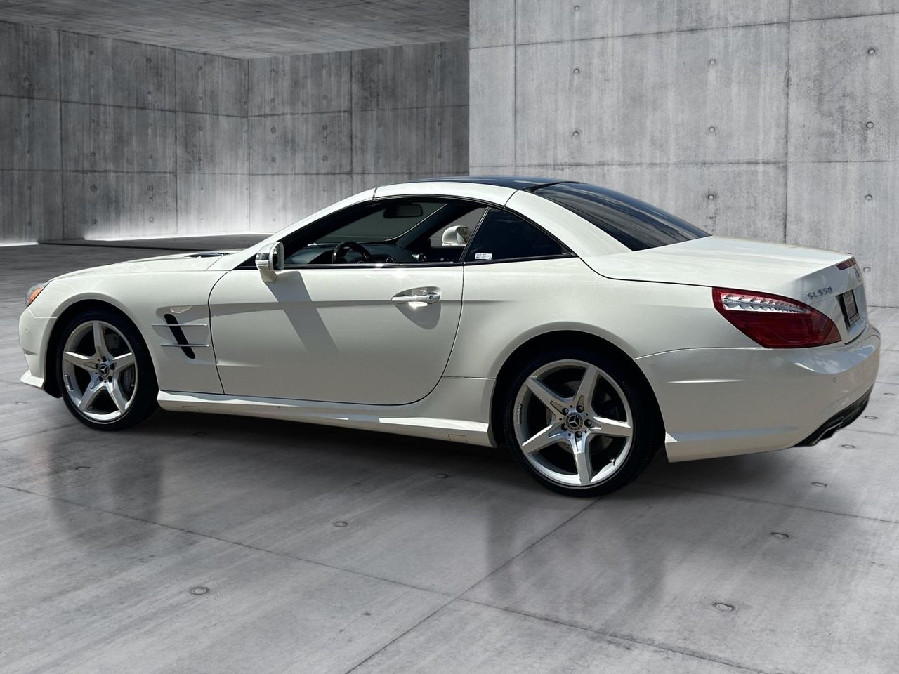 Used 2014 Diamond White Metallic Mercedes-Benz SL 550 image 4