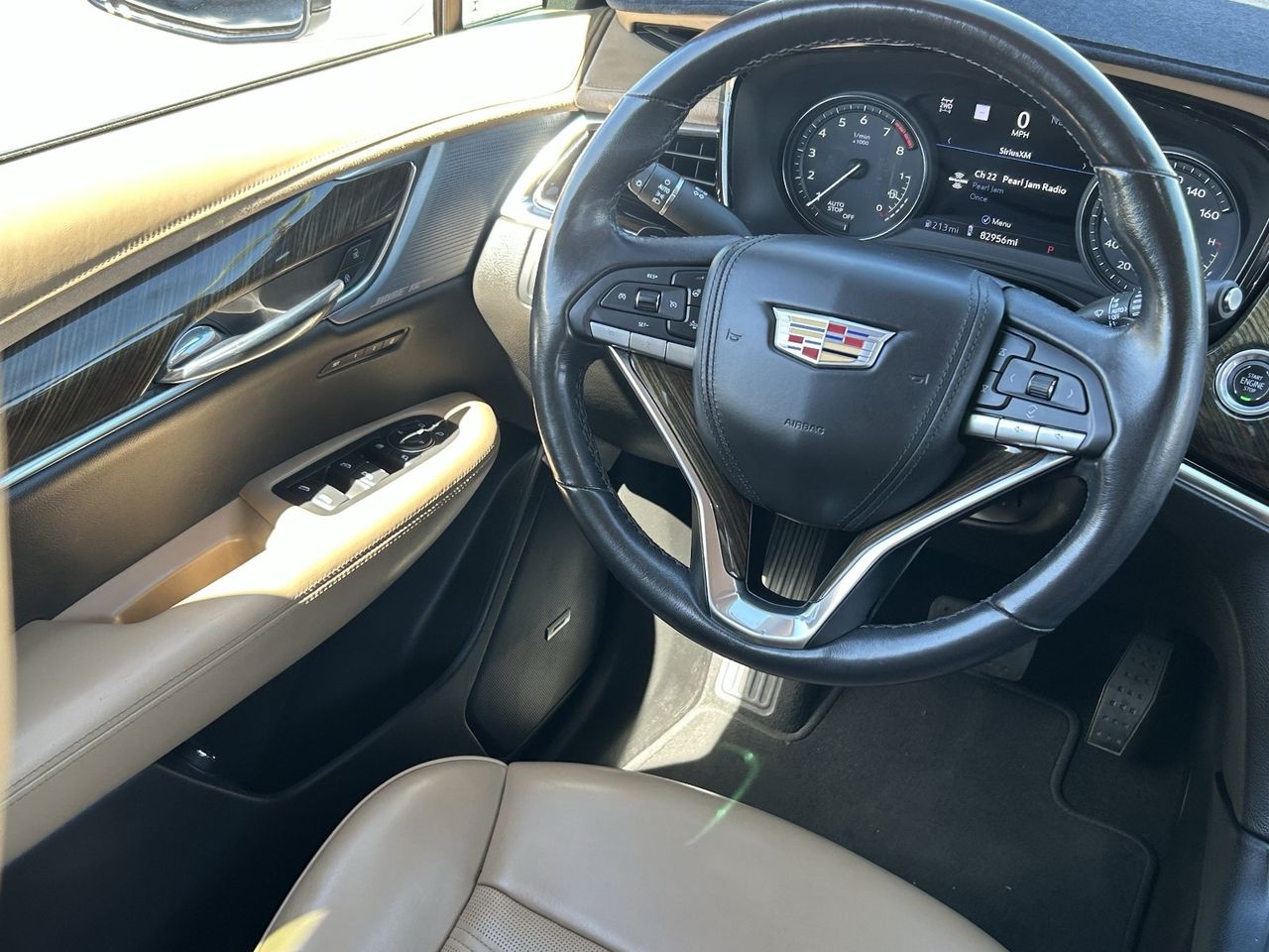 Used 2021 Crystal White Tricoat CADILLAC Premium Luxury image 19