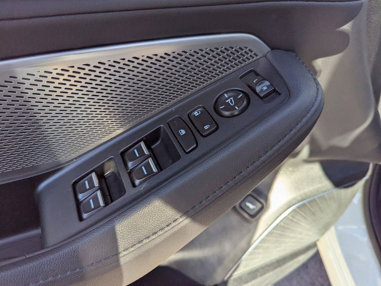 Certified Used 2023 Platinum White Pearl Acura 3.5L image 31