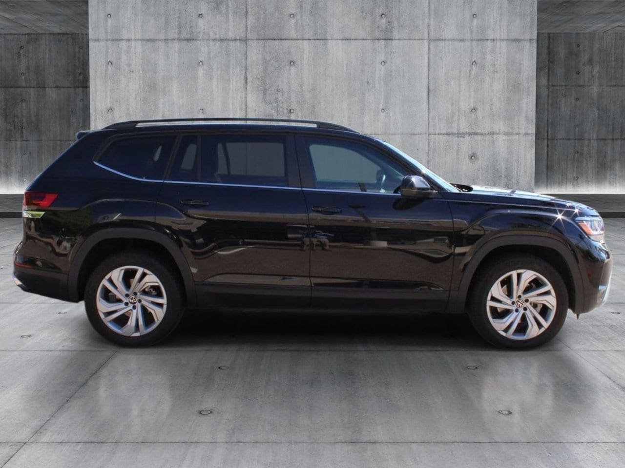 Used 2021 Deep Black Pearl Volkswagen 2.0T SE w/Technology image 6