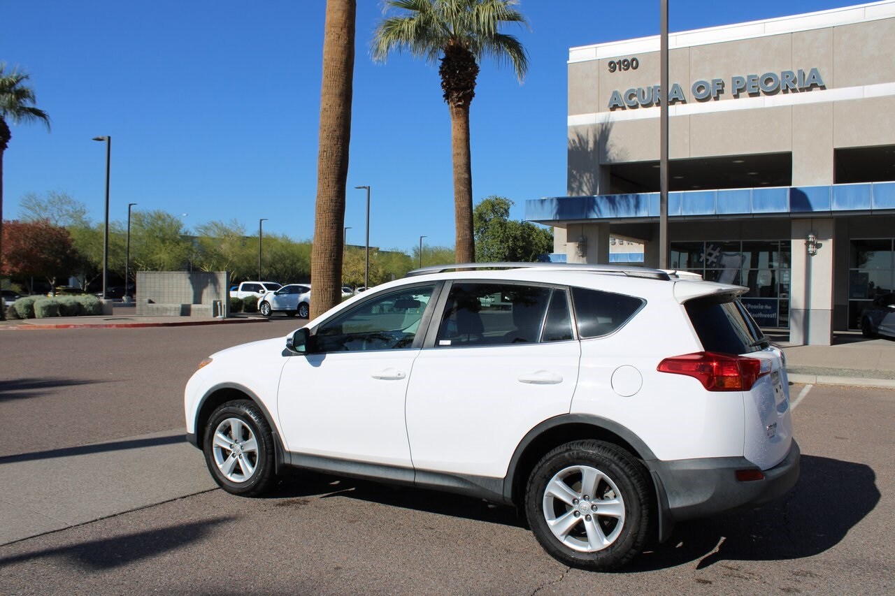 2013 Toyota RAV4 XLE photo 2