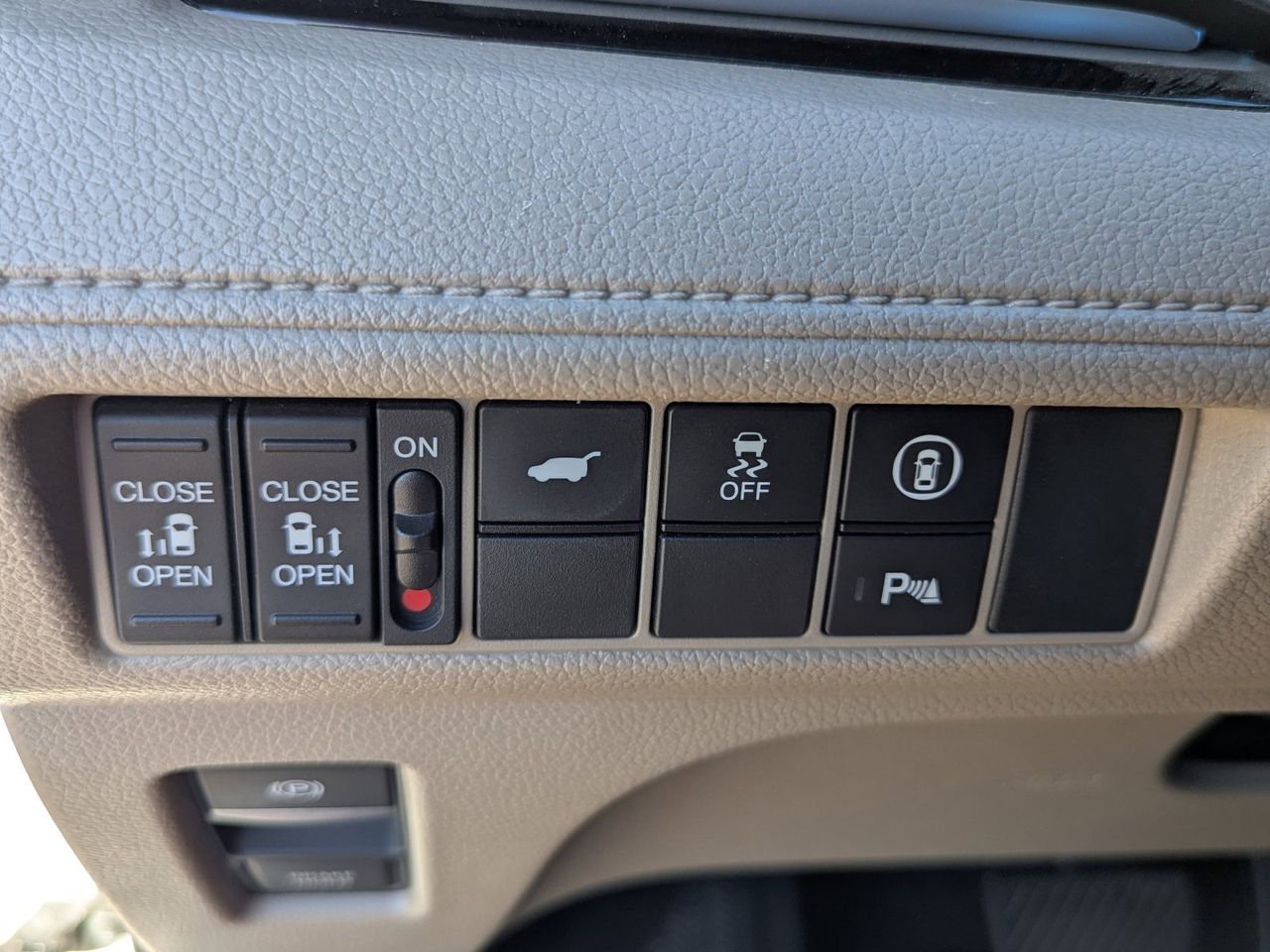 Used 2023 Platinum White Pearl Honda Touring image 34