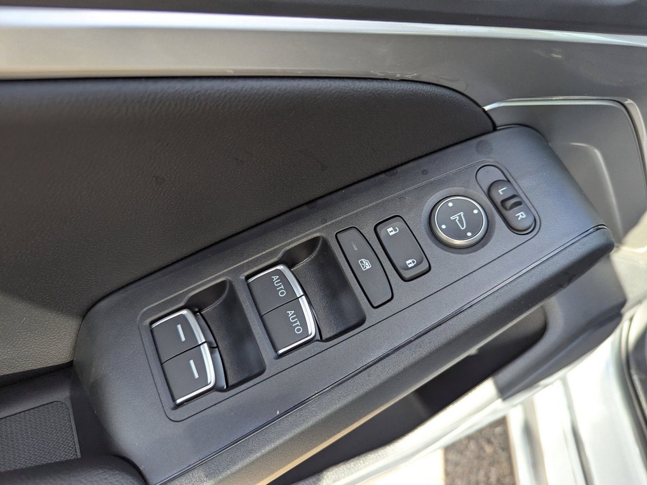 New 2026 Solar Silver Metallic Acura Base image 25