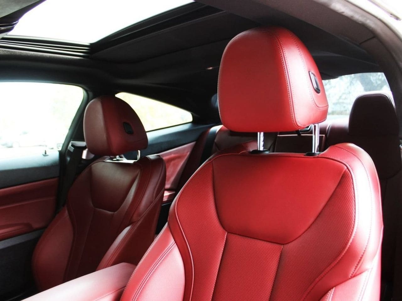 Used 2023 Alpine White BMW M440i image 19